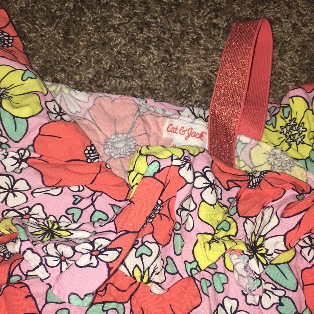a romper - Picture 3 of 4